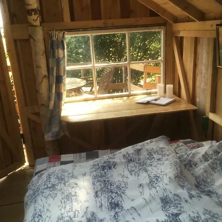 לינה וארוחת בוקר Treehouse *