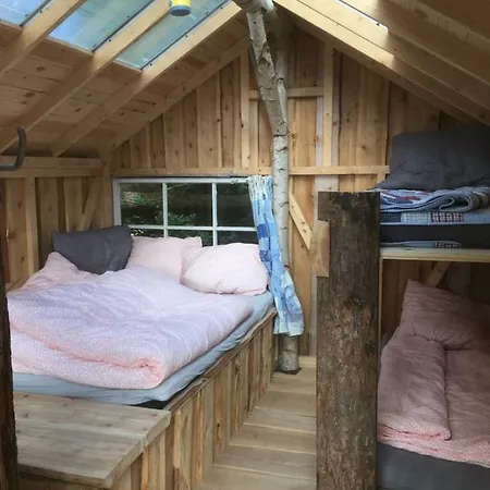 לינה וארוחת בוקר Treehouse