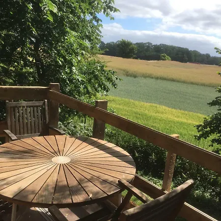 Treehouse Bed and breakfast Rabjerg