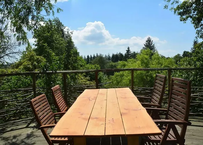 Treehouse Bed & Breakfast *